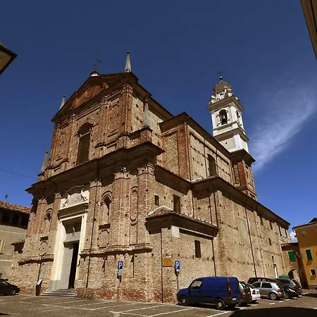 Vista Sulle Langhe Oda ve Kahvaltı Carrù